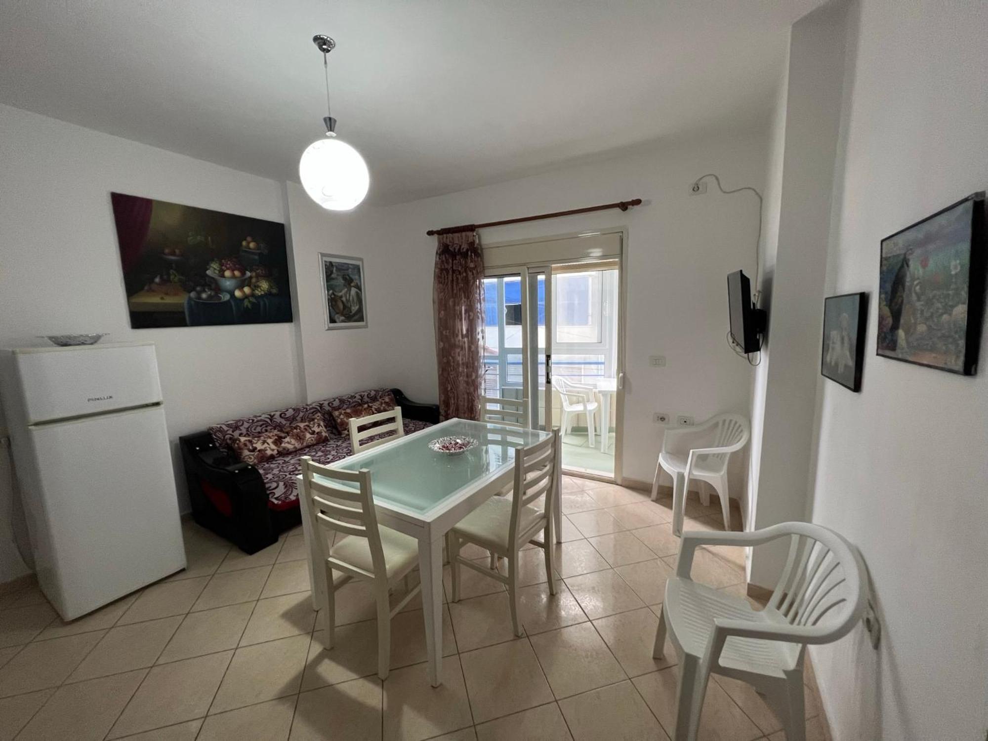 Vivi La Tua Vacanza Con L'Appartamento 1 Di Ervin! Enjoy Your Holiday With Ervin'S Apartment 1! Vlore Exterior photo